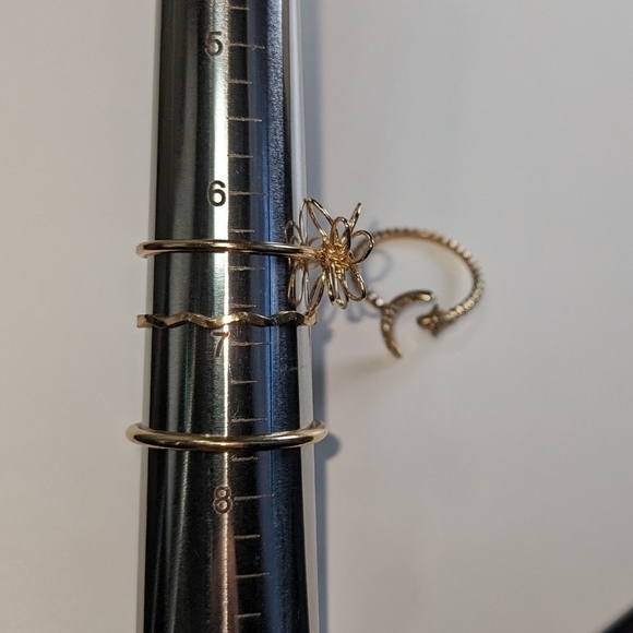 Stackable Gold Rings Set (x4) - Picture 6 of 9